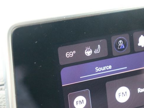 Used 2023 Jeep Compass Limited image 17