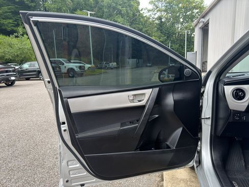 Used 2018 Toyota Corolla LE FWD image 9
