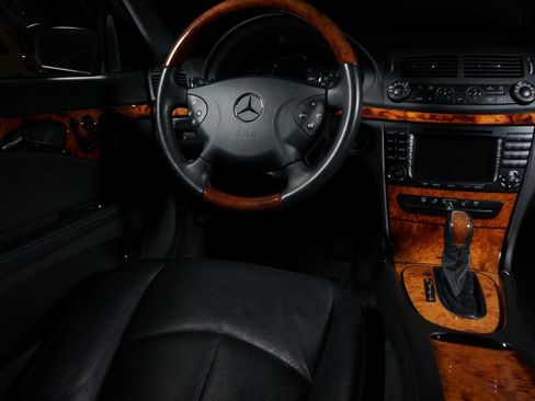 Used 2006 Mercedes-Benz E 350 Sedan image 14