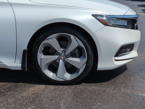 Used 2019 Honda Accord Touring image 11