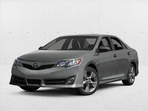Used 2013 Toyota Camry SE image 1