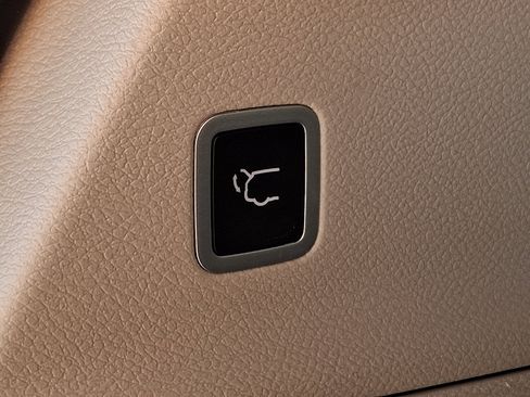 Used 2024 Chrysler Pacifica Limited FWD image 35