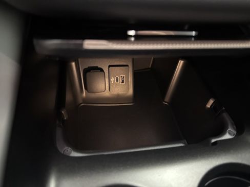 New 2025 Ford Explorer Active image 19