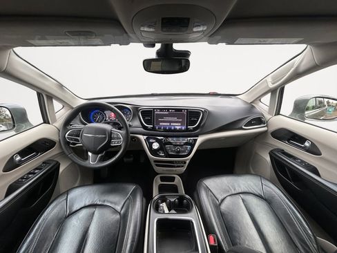 Used 2022 Chrysler Pacifica Touring-L image 13