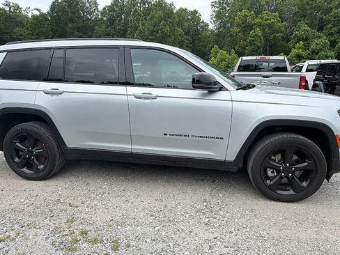 Used 2025 Jeep Grand Cherokee L Altitude AWD/4WD image 7