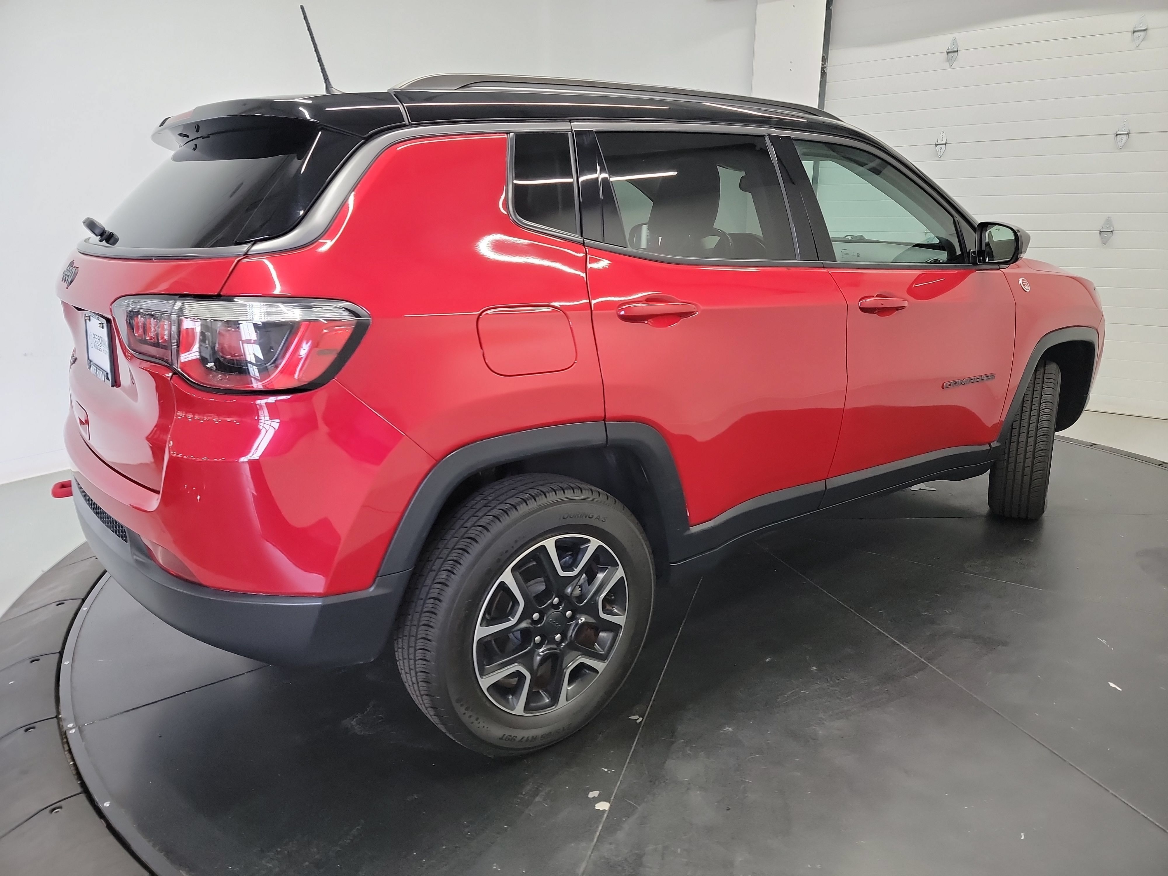 Used 2018 Jeep Compass Trailhawk w/ Leather Interior Group AWD/4WD image 9