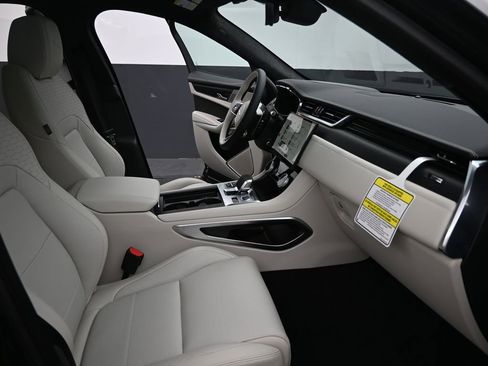Used 2026 Jaguar F-PACE R-Dynamic S image 5