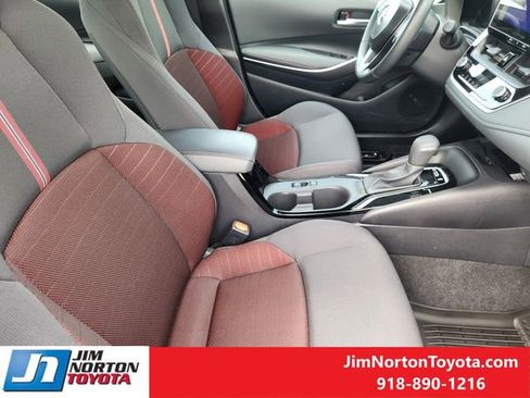 Used 2025 Toyota Corolla SE w/ SE Premium Package FWD image 16