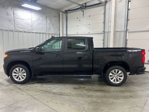 Used 2020 Chevrolet Silverado 1500 Custom w/ Custom Value Package image 17