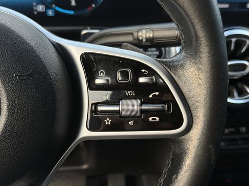 Used 2021 Mercedes-Benz GLB 250 w/ Premium Package image 19