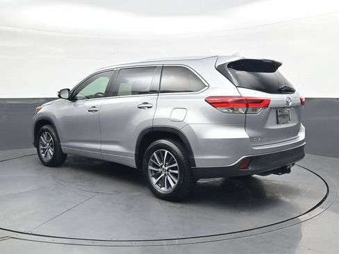 Used 2018 Toyota Highlander XLE FWD image 6