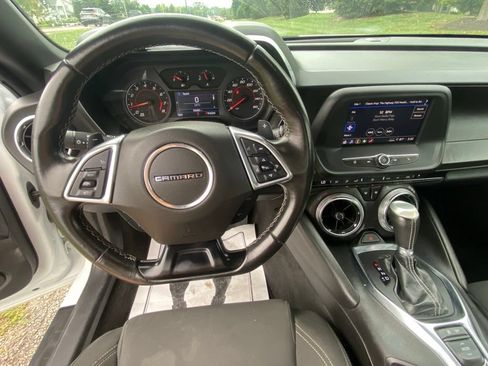 Used 2022 Chevrolet Camaro LT RWD image 10