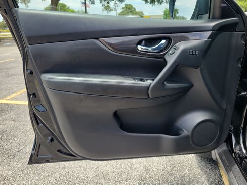 Used 2019 Nissan Rogue SV w/ Premium Package FWD image 16