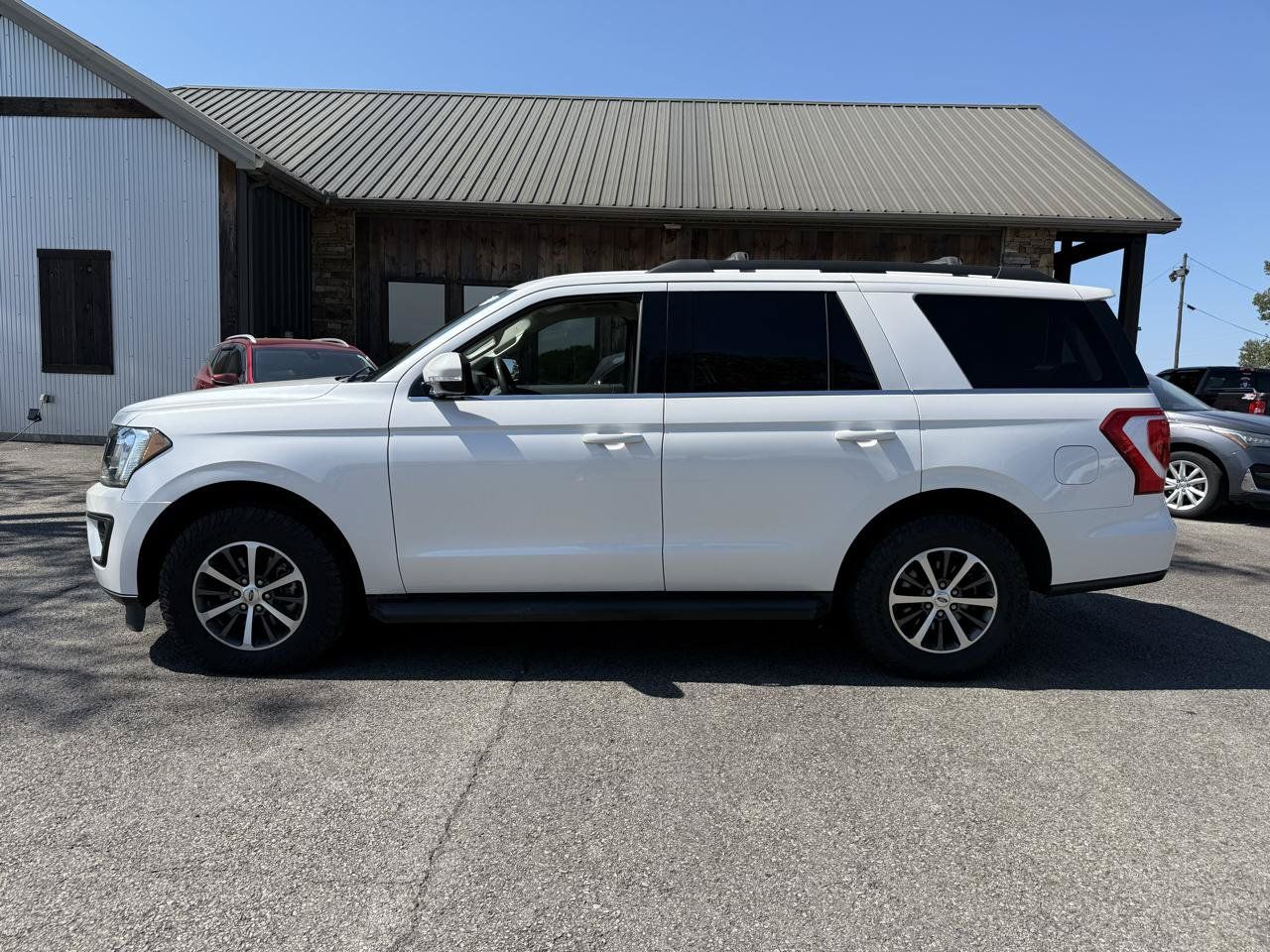 Used 2018 Ford Expedition XLT w/ Equipment Group 201A RWD image 2