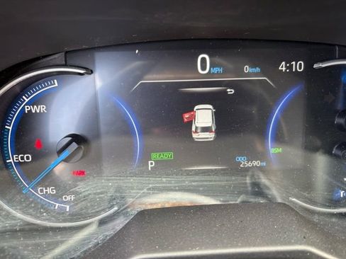 Used 2025 Toyota RAV4 XLE image 17