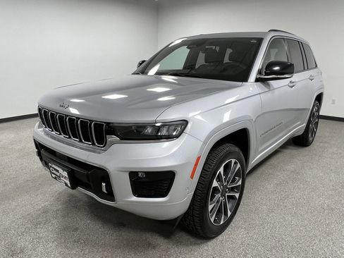 Used 2023 Jeep Grand Cherokee Overland image 5