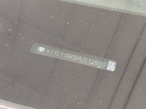 Used 2021 Toyota Camry LE image 33