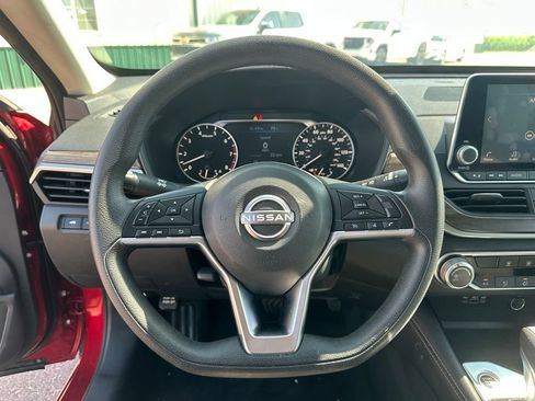 Used 2023 Nissan Altima 2.5 SV FWD image 14