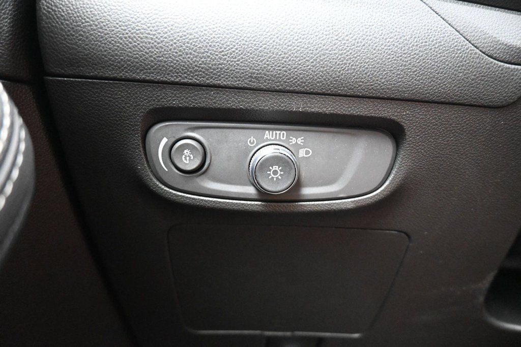Used 2024 Buick Encore GX Sport Touring FWD image 15