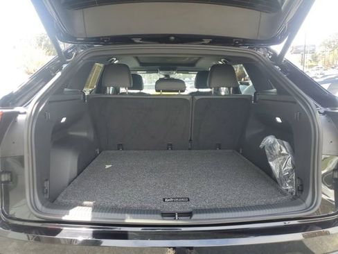 Certified 2025 Volkswagen Atlas Cross Sport SE w/ Panoramic Sunroof Package image 8