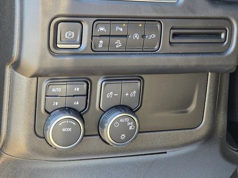 Used 2022 Chevrolet Suburban Z71 image 8