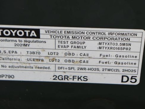 Used 2021 Toyota Tacoma TRD Off-Road w/ Technology Package AWD/4WD image 13