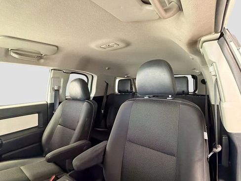 Used 2014 Toyota FJ Cruiser 4WD w/ Upgrade Package image 17