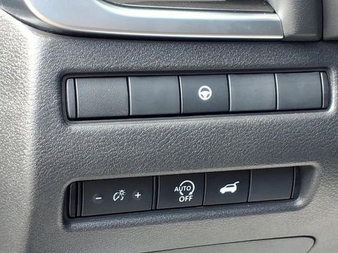 Used 2025 Nissan Rogue SV image 19