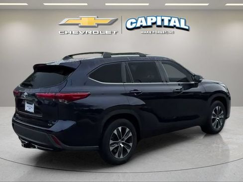 Used 2020 Toyota Highlander XLE FWD image 6