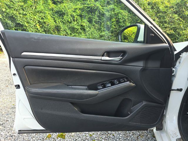 Used 2024 Nissan Altima 2.5 SL FWD image 21