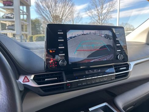 Used 2024 Toyota Sienna XLE image 25
