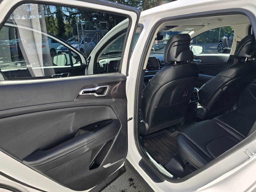 Certified 2023 Kia Sportage EX FWD image 9