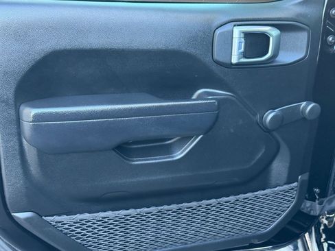 Used 2022 Jeep Wrangler Sport image 12