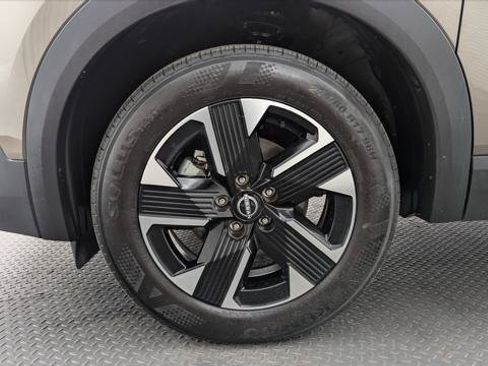 Used 2025 Nissan Kicks SV AWD/4WD image 30