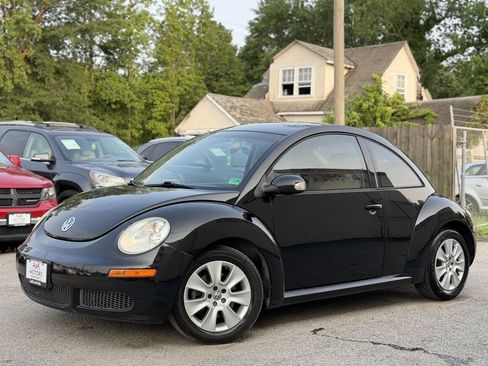 Used 2008 Volkswagen Beetle S FWD image 2
