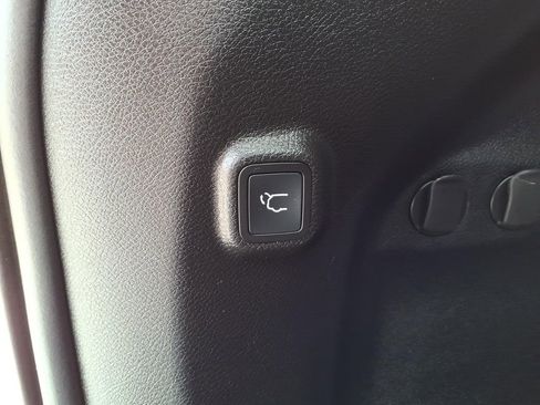Used 2021 Jeep Cherokee Trailhawk w/ Premium Leather Package AWD/4WD image 22