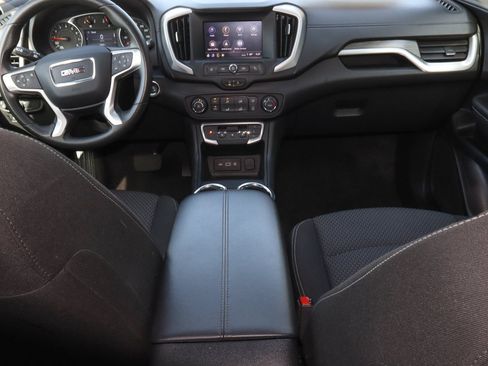 Used 2024 GMC Terrain SLE FWD image 10