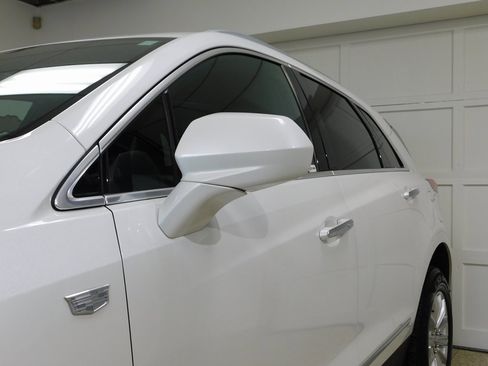 Used 2018 Cadillac XT5 AWD image 21