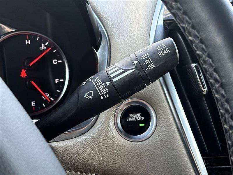 Used 2023 Chevrolet Traverse Premier FWD image 23
