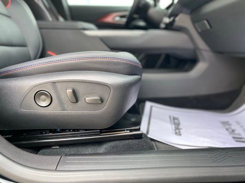 Used 2025 Chevrolet Equinox EV RS image 11