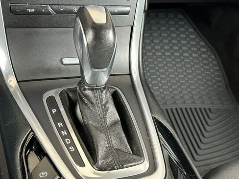 Used 2018 Ford Edge Titanium image 23