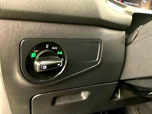 Used 2019 Volkswagen Tiguan SEL Premium image 27