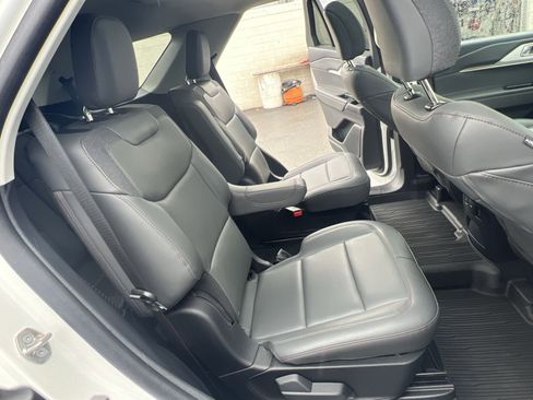 Certified 2025 Ford Explorer Active w/ Active Comfort Package image 25