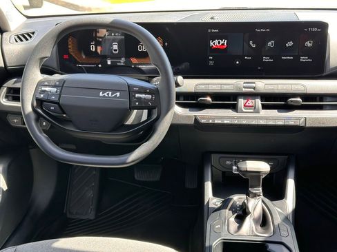 Used 2025 Kia K4 LXS image 16