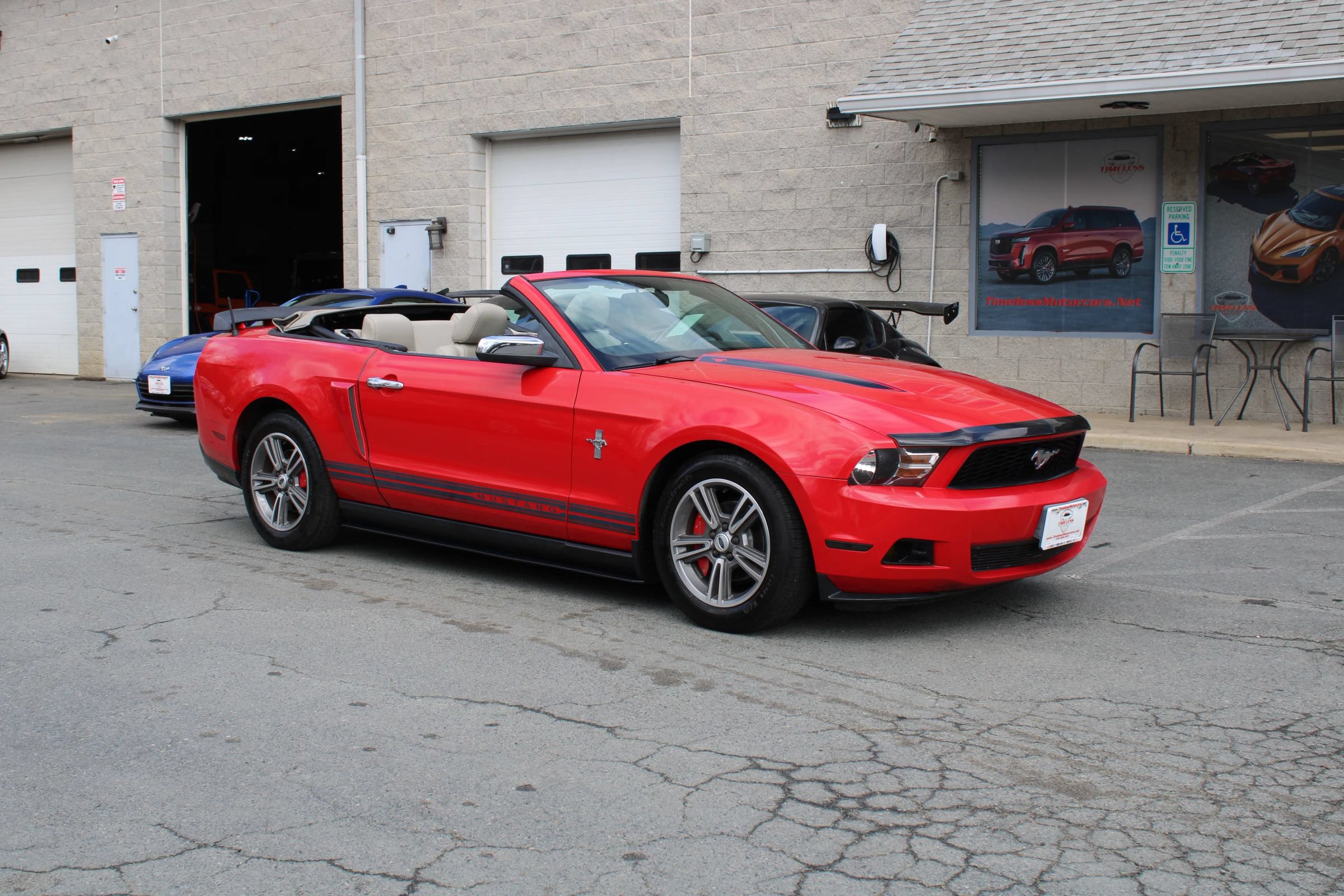 Used 2010 Ford Mustang Convertible RWD image 8