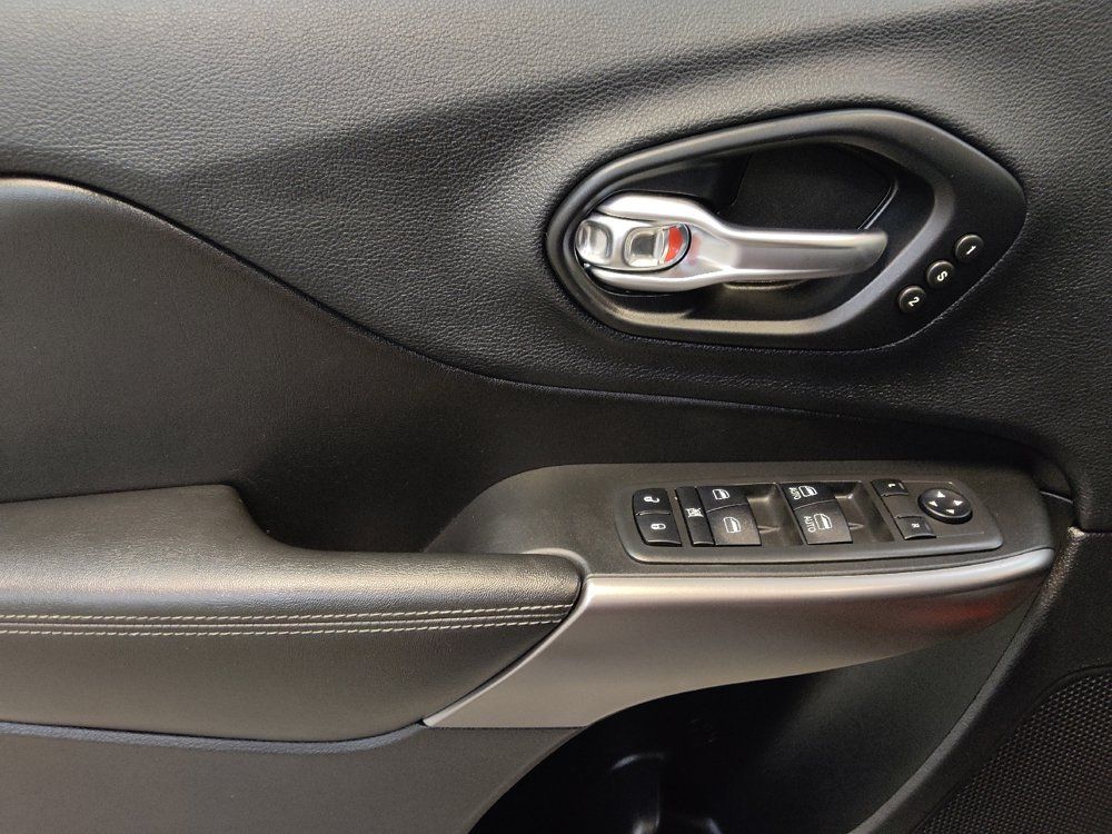 Used 2019 Jeep Cherokee Limited AWD/4WD image 27