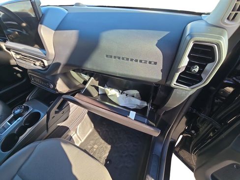 Used 2025 Ford Bronco Sport Badlands image 17