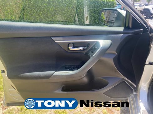 Used 2015 Nissan Altima 2.5 SV FWD image 31