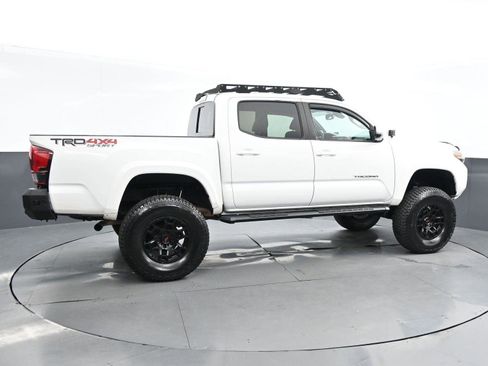 Used 2019 Toyota Tacoma TRD Sport image 8