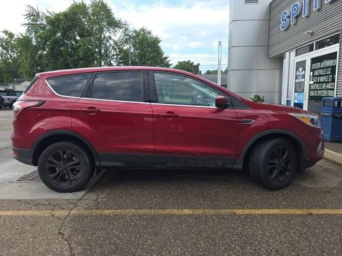 Used 2017 Ford Escape SE w/ SE Cold Weather Package AWD/4WD image 8